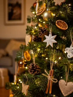 Kreativer Weihnachtsbaumschmuck 2026 mit selbstgemachten Elementen