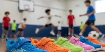Vielzahl bunter Kindersportschuhe, bereit für den Sportunterricht 2025