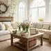 Wohnzimmer mit frühlingshafter DIY-Dekoration und Blumenarrangements